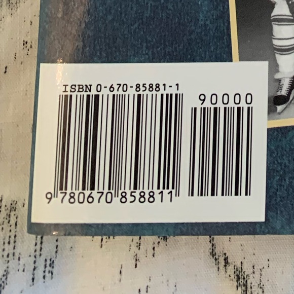 Hardcover Book The Home Team. Author Roy MacGregor. A classic! Like new. - Picture 5 of 6